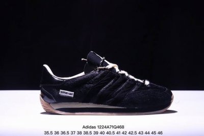 Adidas 阿迪达斯 男女鞋半码制，采用翻毛皮组合牛津布鞋面材质，中底双层eva切片缓震，外置耐磨橡胶鞋底每次人气都不低澳洲时尚品牌 Song For The