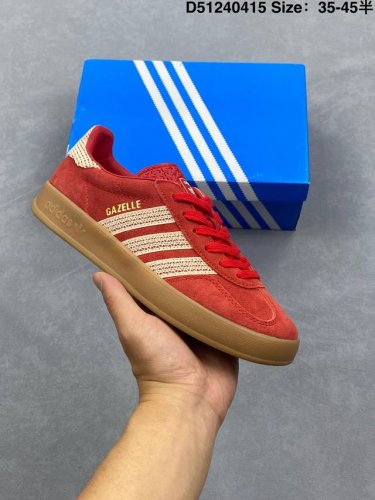 阿迪达斯 Adidas Originals Gazelle Indoor复古三叶草防滑透明橡胶板鞋经典运动鞋。这款经典鞋,忠于原版设计,缀撞色三条纹和鞋跟饰片。
