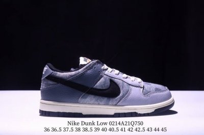 真标 耐克Nike Dunk Low 板鞋 Sb系列经典百搭休闲运动板鞋。加厚鞋舌的填充，使舒适性大大提升，同时也更方便穿脱中底部分则加入了脚感柔软舒适Zoom