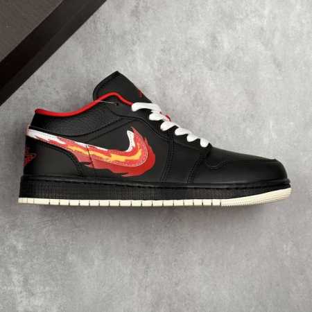 本地220 核心私 air Jordan 1 Low 低帮 火焰黑红 Aj1 乔丹1代 乔丹篮球鞋系列 整体采用黑色皮革打造鞋身，搭配红色内衬，鞋身内侧点缀趣味 - 点击图像关闭