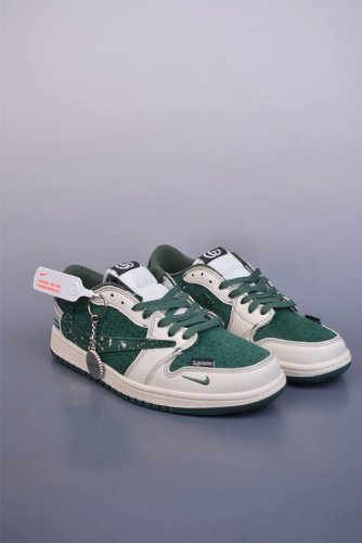 Fragment X Travis Scott X Supreme Air Jordan 1 Low 三方联名倒钩 全新的三方联名低帮倒钩鞋面延续了黑脚趾设计，