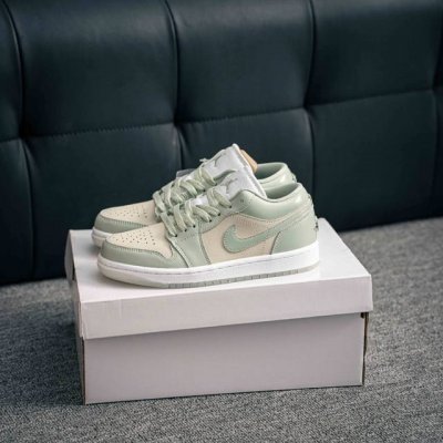230 核心私 Air Jordan 1 乔丹篮球鞋男女运动鞋潮流板鞋 货号：Hf4078 100 尺码：36 37 37.5 38 38.5 39 40 40