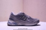 新百伦 New Balance Nb 运动跑步鞋。此复刻经典鞋款，加入当下大热的户外元素，以曾经篮球鞋款型式样加以打造鞋款造型。编织鞋带以及加强稳固鞋底都提供机