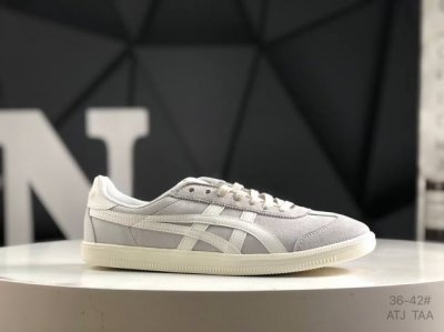 亚瑟士 Onitsuka Tiger Tokuten 复古低帮休闲跑鞋 鞋跟 鞋舌处印有鬼塚虎特有的品牌Logo标志提升品牌的认知度 柔软内里材质 穿着更加舒适