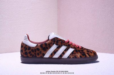 130 Adidas Original Samba Og 棕色 此款以简约大方的造型设计，给人以随性休闲的时尚格调，穿着舒适轻便，运动灵活自如，满足日常个性穿搭
