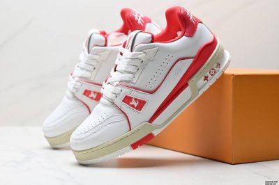 公司级Louis Vuitton Trainer Sneaker Low 路易威登 休闲运动文化百搭板鞋 舒适防滑底和百搭性霸屏整个时尚娱乐圈 细节调整完美主义