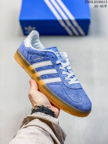 特价福利 草莓熊35-41 其他颜色有35 Ad Gazelle Indoor Trainers 羚羊内训系列低帮复古百搭休闲运动德训风板鞋 90年代经典的复刻