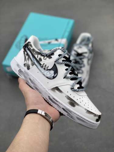 Nike Court Vision 1 Low“暗黑骑士②” 手绘涂鸦定制板鞋 暗黑骑士的武器和魔法是他们力量的象征。他们手持巨大而沉重的双手剑或战斧，剑身往往