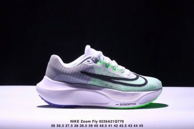 耐克 Nike Zoom Fly 5 运动鞋男女士公路跑鞋竞速跑步鞋厚底增高老爹鞋。采用耐用的设计，不仅可以部署在您最喜欢的比赛的起跑线上，还可以部署在征服后的
