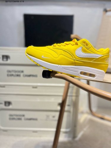 Nk Air Max 1 初代复古气垫慢跑鞋 由Tinker Hatfeld和Mark parker在1987年设计 灵感来自于巴黎蓬皮杜中心 Tinker H