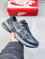 真标 耐克Nike Wmns V2K Runtekk Low”White Grey Pink”复古潮系列未来复古老爹风百搭休闲运动慢跑鞋 货号:Fd0736-0