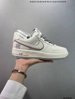 180 公司级耐克Nike Air Force 1 Low 空军一号低帮百搭休闲运动板鞋。柔软、弹性十足的缓震性能和出色的中底设计，横跨复古与现代的外型结合，造