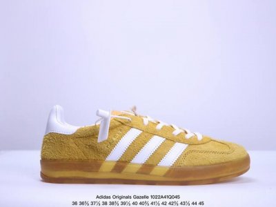 Adidas 阿迪达斯 原楦开发版型，采用 正确色卡校准 台产固色丝光猪巴革组合环保纤维革鞋面材质，内嵌缓震OrthoLite 欧索莱 透气吸汗鞋垫，缜密拉帮中