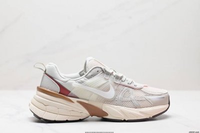 真标耐克nike Wmns V2K Runtekk Low”White Grey Pink”复古潮系列未来复古老爹风百搭休闲运动慢跑鞋 货号:Fn0738-10