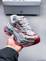 300 公司级！【黄景瑜同款】Ogr猫眼鞋老爹鞋男2025春复古运动厚底增高女异瞳 这款鞋子的设计灵感源自未来科技感，独特的猫眼元素和厚底设计让每一步都充满自信