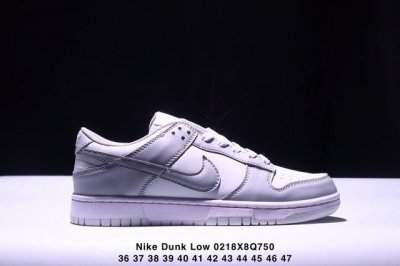 耐克Nike Dunk Low 板鞋 Sb系列经典百搭休闲运动板鞋。加厚鞋舌的填充，使舒适性大大提升，同时也更方便穿脱中底部分则加入了脚感柔软舒适Zoomair
