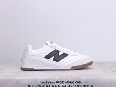 公司级真标带半码！ 新百伦 New Balance Urc42 复古运动板鞋 绒布拼接舒适耐磨跑步鞋限定 以更纯粹的复古风格设计打造的全新造型 侧身还以解构设计
