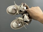 加绒乔一新款亮灯熊猫儿童中帮魔术贴运动鞋 SIZE：26-37码 爱惨了加绒系列 乔一款式设计，百搭又时髦 鞋舌可亮灯，真的超好看 魔术贴设计，穿脱超级方便 独