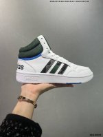 特价Adidad Hoops 3.0 百搭单品网球运动休闲高帮板鞋 灵感源自Adidas网球鞋履的丰富历史，将经典格调与摩登气质和剪裁融于一体。采用别致鞋面，裹