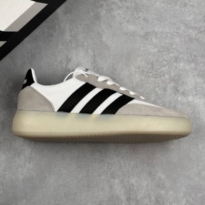 本地 核心私 Adidas Barreda Decode 阿迪达斯 低帮 灰白黑 舒适百搭防滑耐磨轻便板鞋 这双鞋在外观设计上独具匠心，融合了时尚与实用性的双重