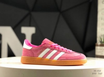 140 真标带半码Adidas Handball Spezial阿迪达斯经典款 复古休闲板鞋 #全鞋采用反毛皮制作 牛筋耐磨大底 承载青春情怀的板鞋 经典三条杠