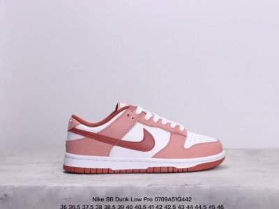 耐克nike Sb Dunk Low Pro 复古低帮 真标 休闲运动滑板板鞋。采用脚感柔软舒适zoomair气垫，有效吸收滑板等极限运动在落地时带来的冲击力，
