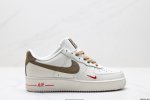 真标耐克Nike Air Force 1“07空军一号低帮百搭休闲运动板鞋。柔软、弹性十足的缓震性能和出色的中底设计，横跨复古与现代的外型结合，造就出风靡全球三