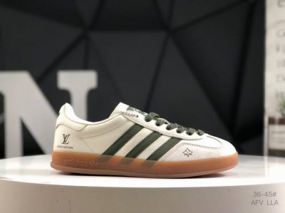 公司级带半码 阿迪达斯 Adidas Samba Og 经典鞋款 Adidas 近70年的经典Samba Og 修长的鞋楦,略微尖尖的鞋头,翻毛皮的鞋头拼接,这