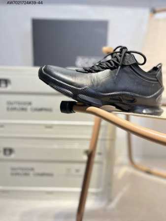 Ecco爱步男鞋轻便透气舒适耐穿 亲肤吸汗舒适内里 防滑防磨 持久干爽 简约粗绳系带 穿脱更加方便 柔韧防滑大底 鞋底立体凹槽 凹凸花纹加持 增强防滑减震性能 - 点击图像关闭