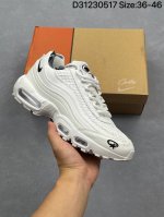 耐克Nike Air Max 95 Tt气垫复古慢跑百搭鞋休闲运动鞋 这双鞋采用前脚掌开窗式气垫 这种设计在当时是前所未有的 鞋带孔的设计灵感来自人体肋骨 而鞋