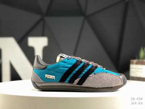 真标带半码阿迪达斯 Adidas Country Og W 阿迪复古联名休闲跑鞋 独特混纺材质，提供非凡的舒适，确保了长时间穿着的舒适经典条纹设计，现代时尚的诠
