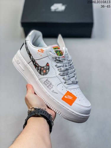 福利特价 真标耐克Nike Air Force 1’07 Lx空军一号低帮百搭休闲运动板鞋。柔软、弹性十足的缓震性能和出色的中底设计，横跨复古与现代的外型结合，
