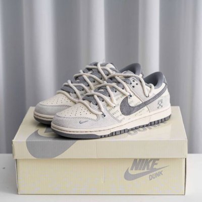 核心私 Nike Dunk 全套原楦原模倾力打造完美版型 独家原厂航空铝磨具打磨大底 鞋头坡度极致还原 无解鞋型 原盒原配 圈内天花板工艺 原厂冲刀 超高清洁度