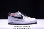 Nike Air Force 1 ’07 Low 空军一号低帮百搭休闲运动板鞋。柔软、弹性十足的缓震性能和出色的中底设计，横跨复古与现代的外型结合，造就出风靡全