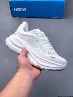 hoka One One Bondi 9 余文乐同款 新款缓震跑鞋 万众期待的Bondi系列终于迎来了更新，作为Hoka缓震跑鞋的杠把子，Bondi缓震性能非常