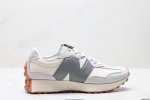 公司级New Balance Ms327 复古休闲运动慢跑鞋 以更纯粹的复古风格设计打造的全新造型 侧身还以解构设计 将 N 字标志以做旧压花样式呈现 官方货号