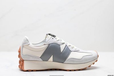 公司级New Balance Ms327 复古休闲运动慢跑鞋 以更纯粹的复古风格设计打造的全新造型 侧身还以解构设计 将 N 字标志以做旧压花样式呈现 官方货号