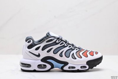 公司级耐克nike Air Maxplus Drift休闲气垫缓震跑步运动鞋 造型超讨喜！鞋面以帆布和织物材质包裹，保证了轻薄透气，更适合夏季穿着。鞋侧 鱼骨