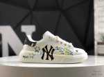 Mlb 小麦昆 Chunky Classic 大印花板鞋 休闲时尚厚底**休闲运动鞋 潮流百搭一脚蹬运动鞋男女轻便胶鞋。这双鞋子韩范十足,很适合初夏穿搭,白色厚