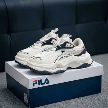 Fila Fusion斐乐潮牌 Bianco 织物合成革 硬糖 拼接减震防滑耐磨透气 低帮 老爹鞋 货号：T12W33 1Fwc 尺码：35.5 36 36.5 - 点击图像关闭