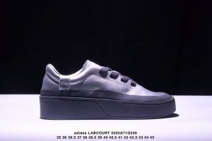 公司级Adidas Labcourt 百搭休闲轻松舒适 耐磨透气低帮 板鞋 男女同款 鞋面使用了绒毛麂皮 ，鞋面和鞋底连接处使用了包边处理，看起来更加精致有型;
