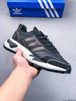 集图 公司级！Adidas 阿迪达斯Retropy P20夜行者3代 真爆大底复古跑鞋。 贾卡透气网布搭配麂皮拼接打造鞋面 极具复古风格鞋头及鞋跟点缀 中底采用