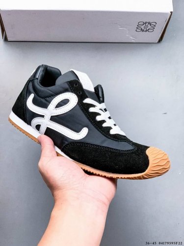 Loewe罗意威 Ballet Runner 2.0小牛皮 圆头系带 低帮 生活休闲鞋 罗意威全新版大头运动鞋Ballet Runner2.0，以其独特的设计和