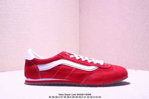全新系列 Vans Super Lowpro 复古薄底 Vans Super Lowpro 的原型为 Vans 在上世纪 80 年代推出的一款竞赛鞋 Style