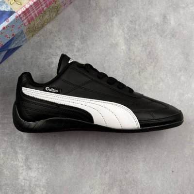 本地 核心私 Puma Speedcat L Guizio 防滑耐磨低帮德训板鞋 孔眼底座和脚趾凸起由绒面革材料制成 支持侧踏时的踏步工作 脚背和侧板采用尼龙网