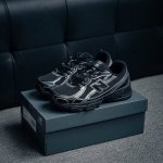 230 核心私 新百伦New Balance Nb740系列 凭借多种严选的优质素材重塑出让人耳目一新又充满层次感的革新中低结构。为呼应90年代的巨大化潮流，鞋