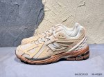 新品上市实拍 New Balance Warped Runner Uwrpomob 复古休闲运动慢跑鞋，破坏解构做旧，步态稳定。T-Beam大底提供足步弓支撑，