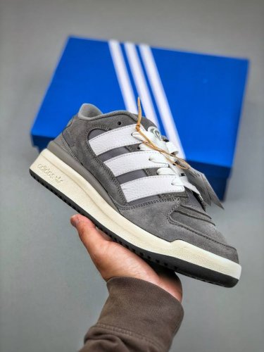 adidas Originals Forum 0 Cl 三叶草低邦复古潮流休闲面包鞋 原装纯原级生生不息的经典之作，短绒麂皮面料，质感满满。加厚了中底，提供出色