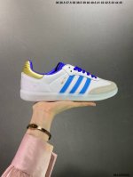 Ad Original Samba Og 复古经典轻便板鞋 Id3550 这款桑巴鞋展示了高质量的工艺 带有装饰的超锁缝制和无缝的手感 柔软、柔软的皮革造型和标