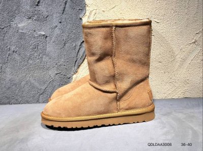 210 Ugg 品牌的起源可以追溯到澳大利亚，一战时期，澳大利亚飞行员用两块羊皮包裹成鞋子穿在脚上御寒，这种设计后来逐渐在澳洲流行开来。品牌正式创立于 1978